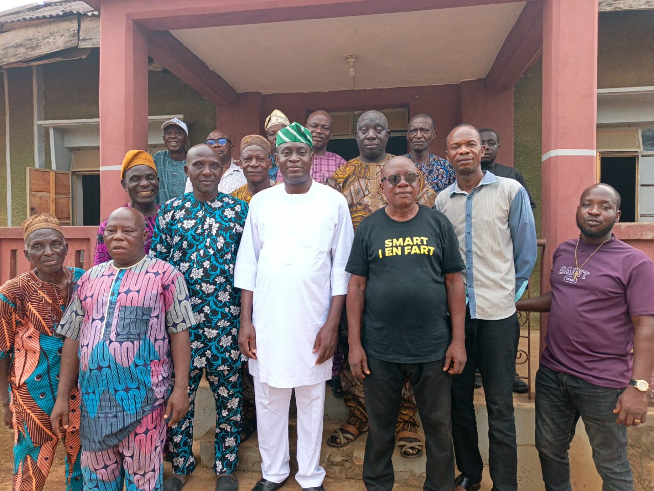 Femi Olugbemi in Middle with APC Elders In Kabba/Bunu