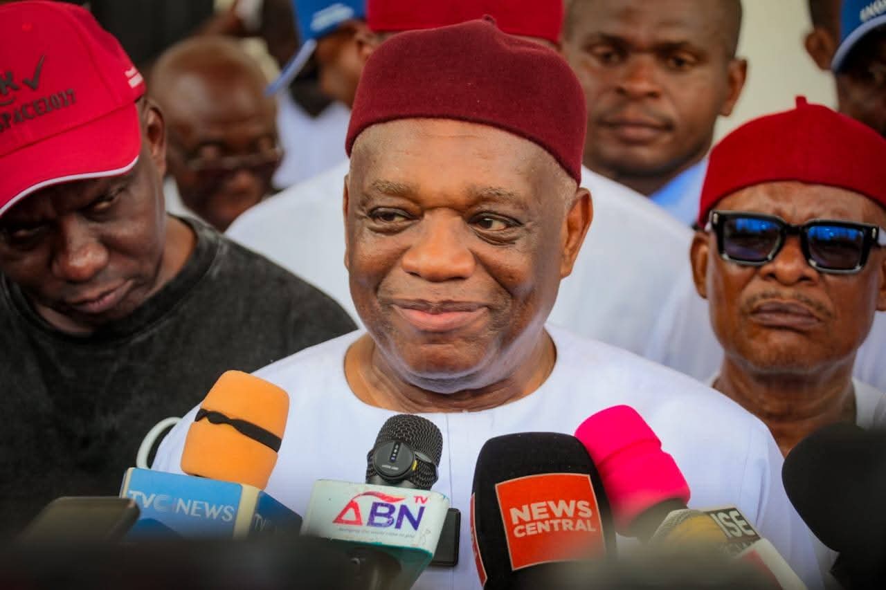 Picture of Senator Orji Uzor Kalu fielding questions from journalists